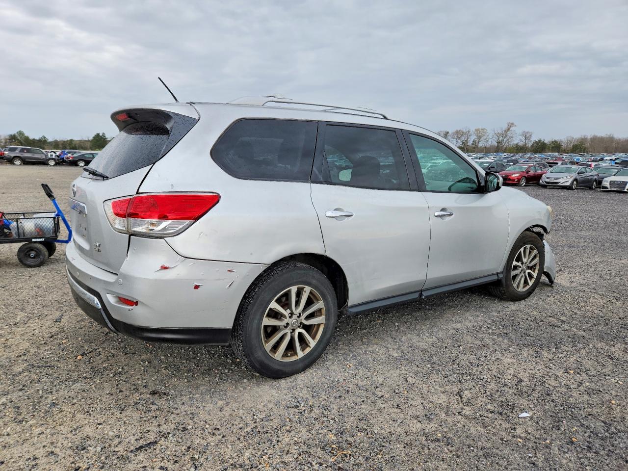 Nissan Pathfinder Sv