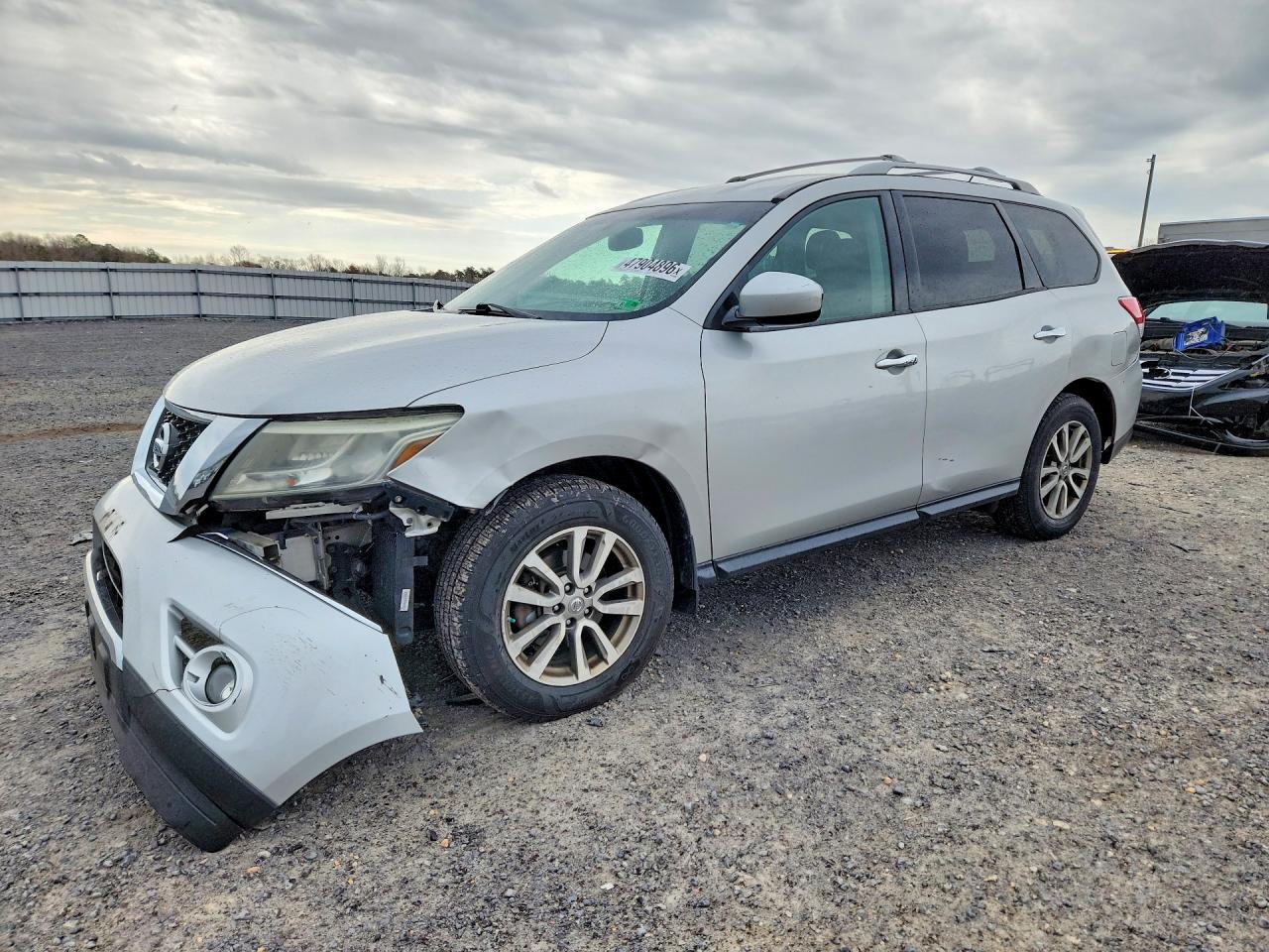 Salvage Nissan Pathfinder Image