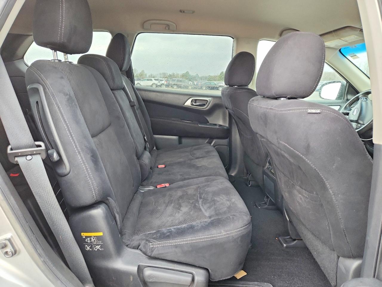 Nissan Pathfinder Sv