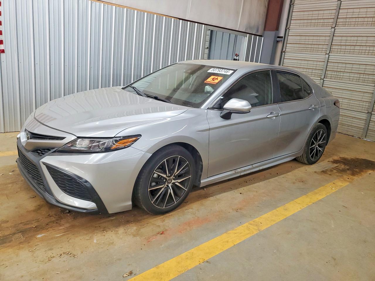 Salvage Toyota Camry Image