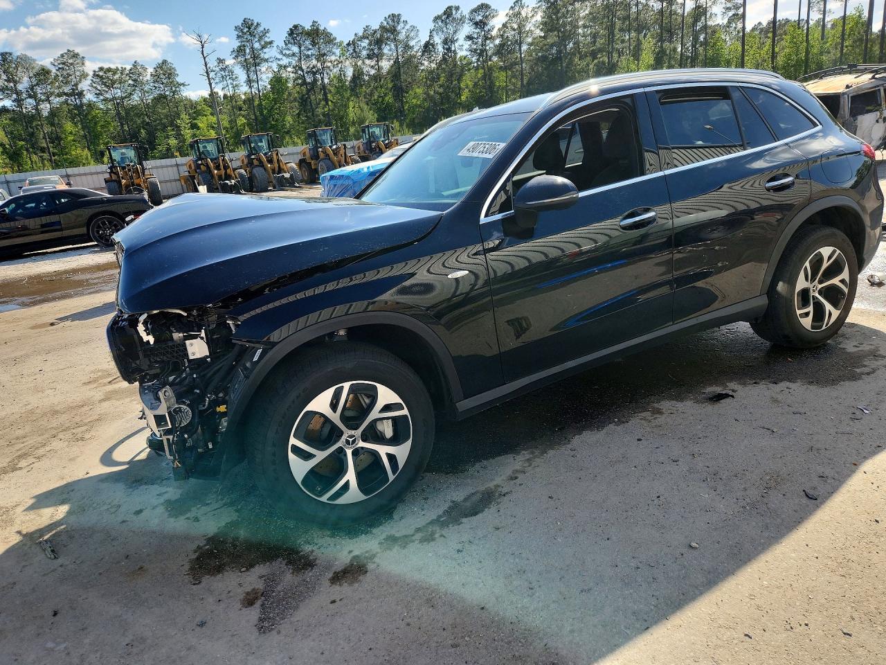 Salvage Mercedes-Benz GLC Image