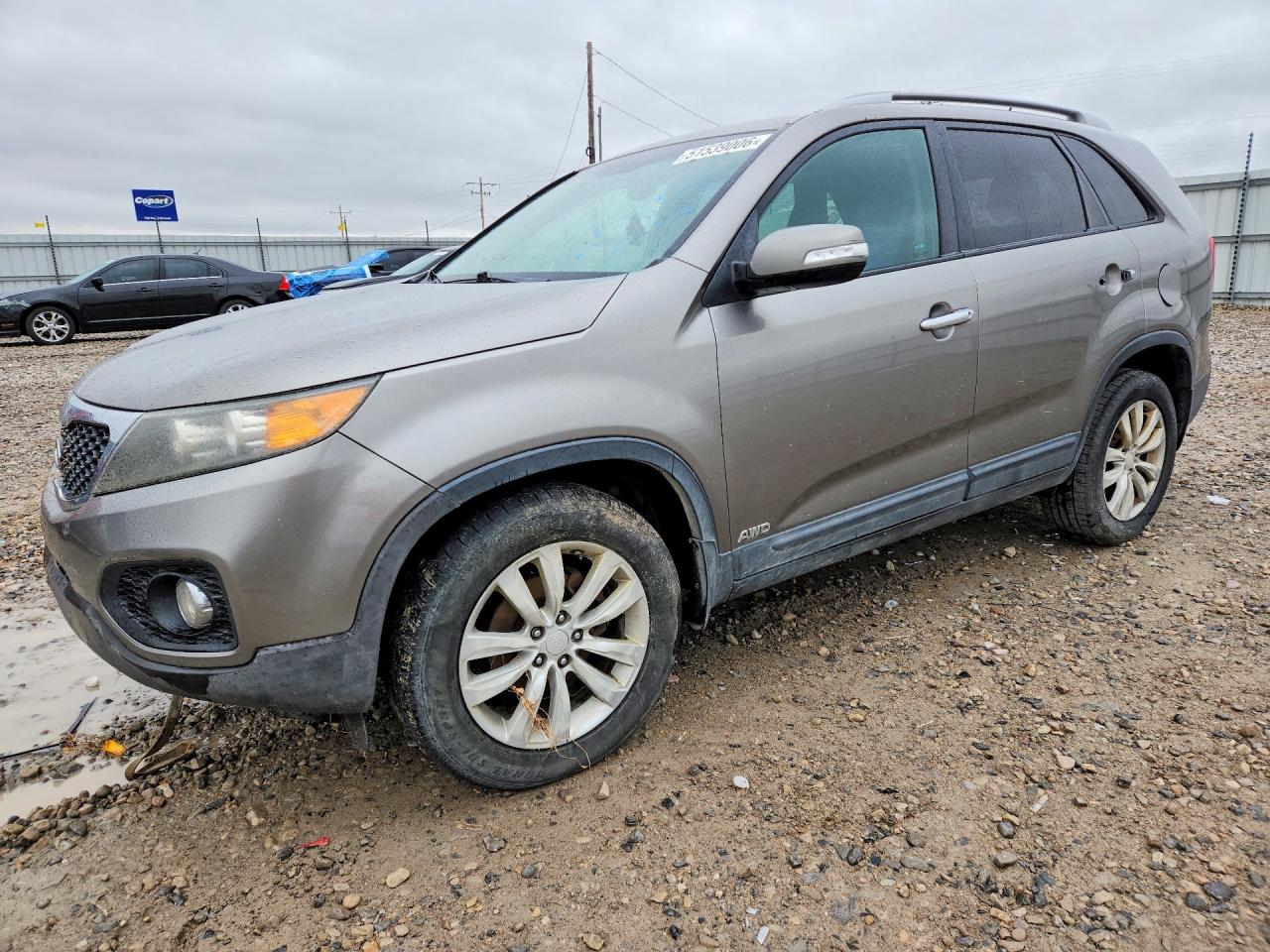 Salvage Kia Sorento Image