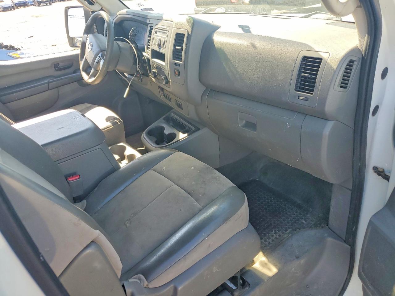 Nissan Nv 2500
