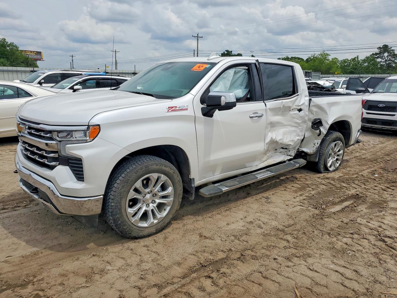 Salvage Chevrolet Silverado Image