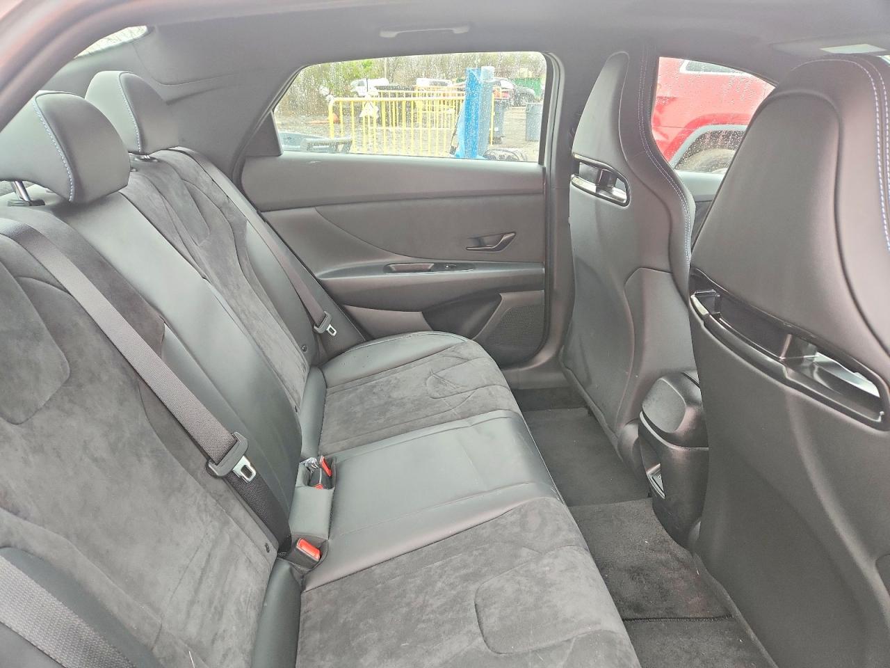 Hyundai ELANTRA Base