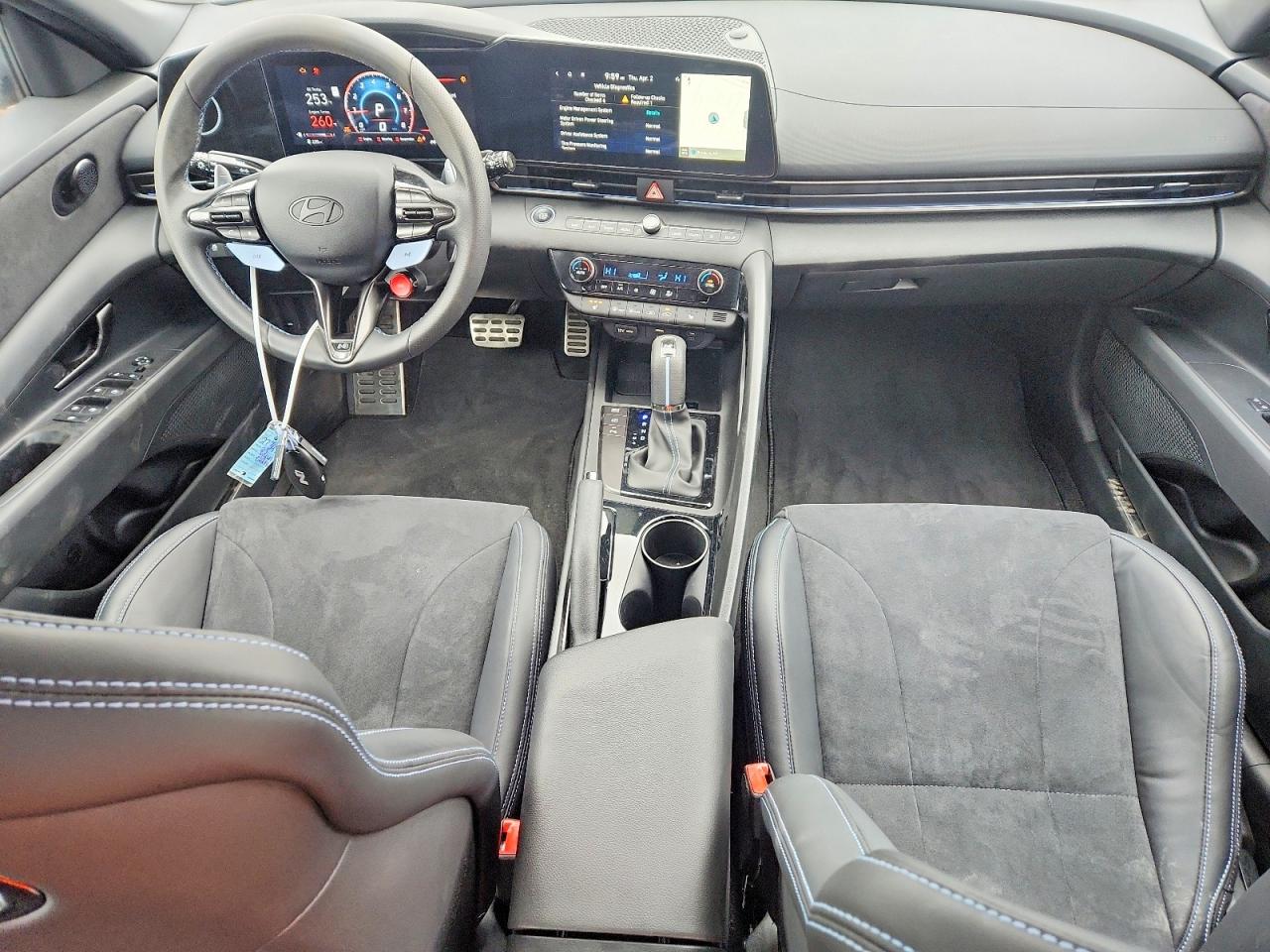 Hyundai ELANTRA Base