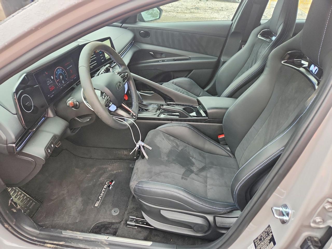 Hyundai ELANTRA Base