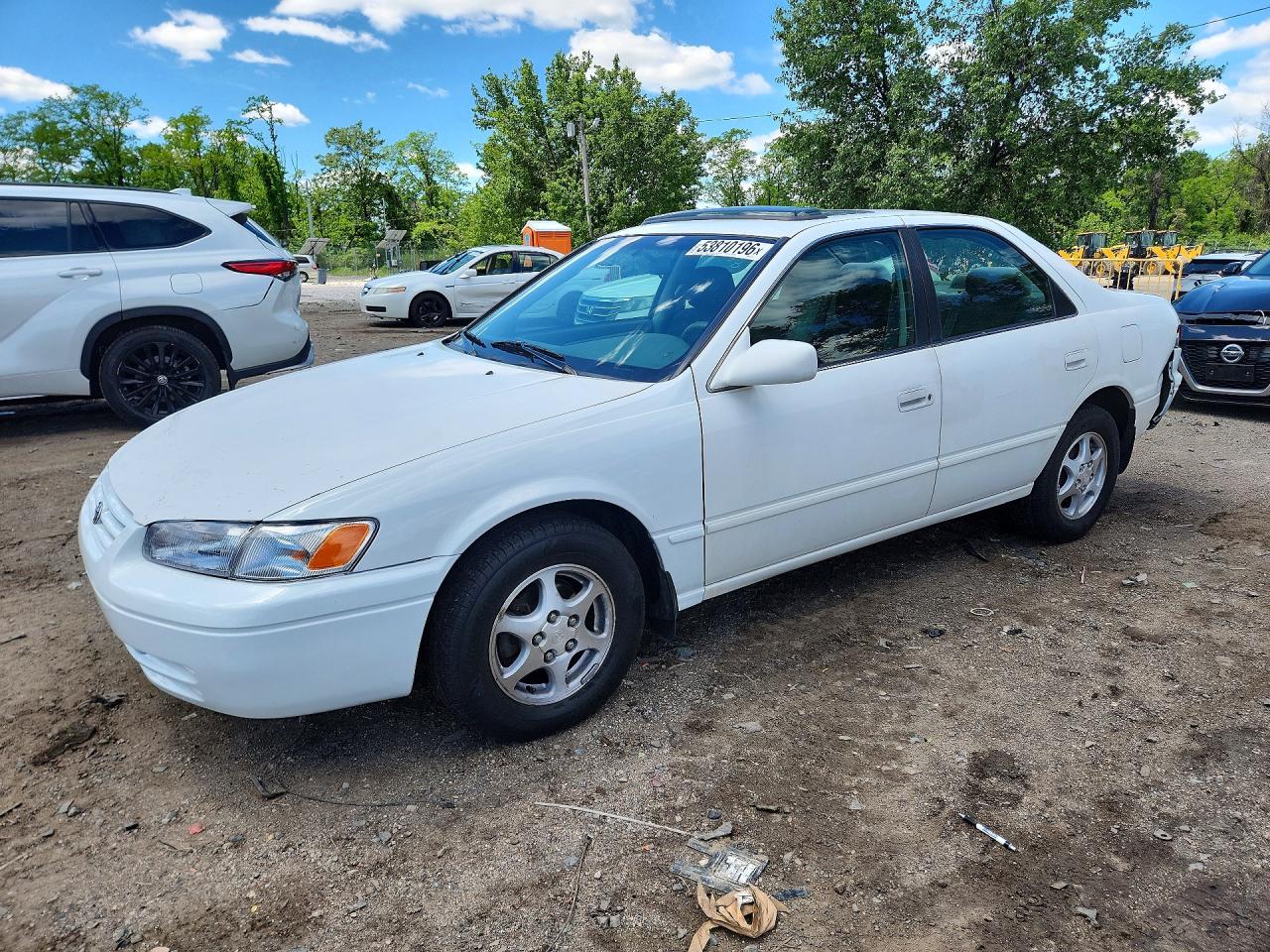 Salvage Toyota Camry Image