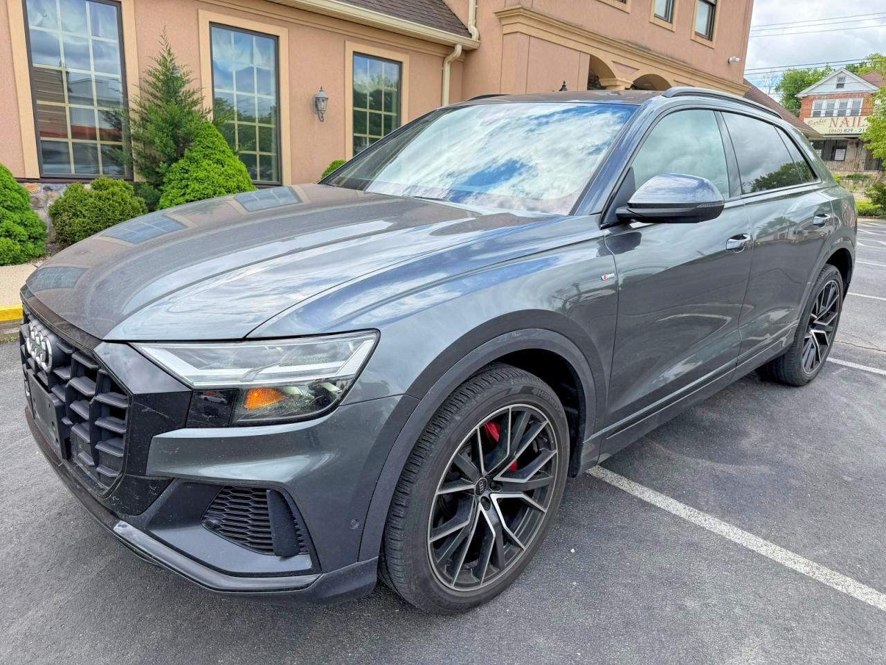 Salvage Audi Q8 Image