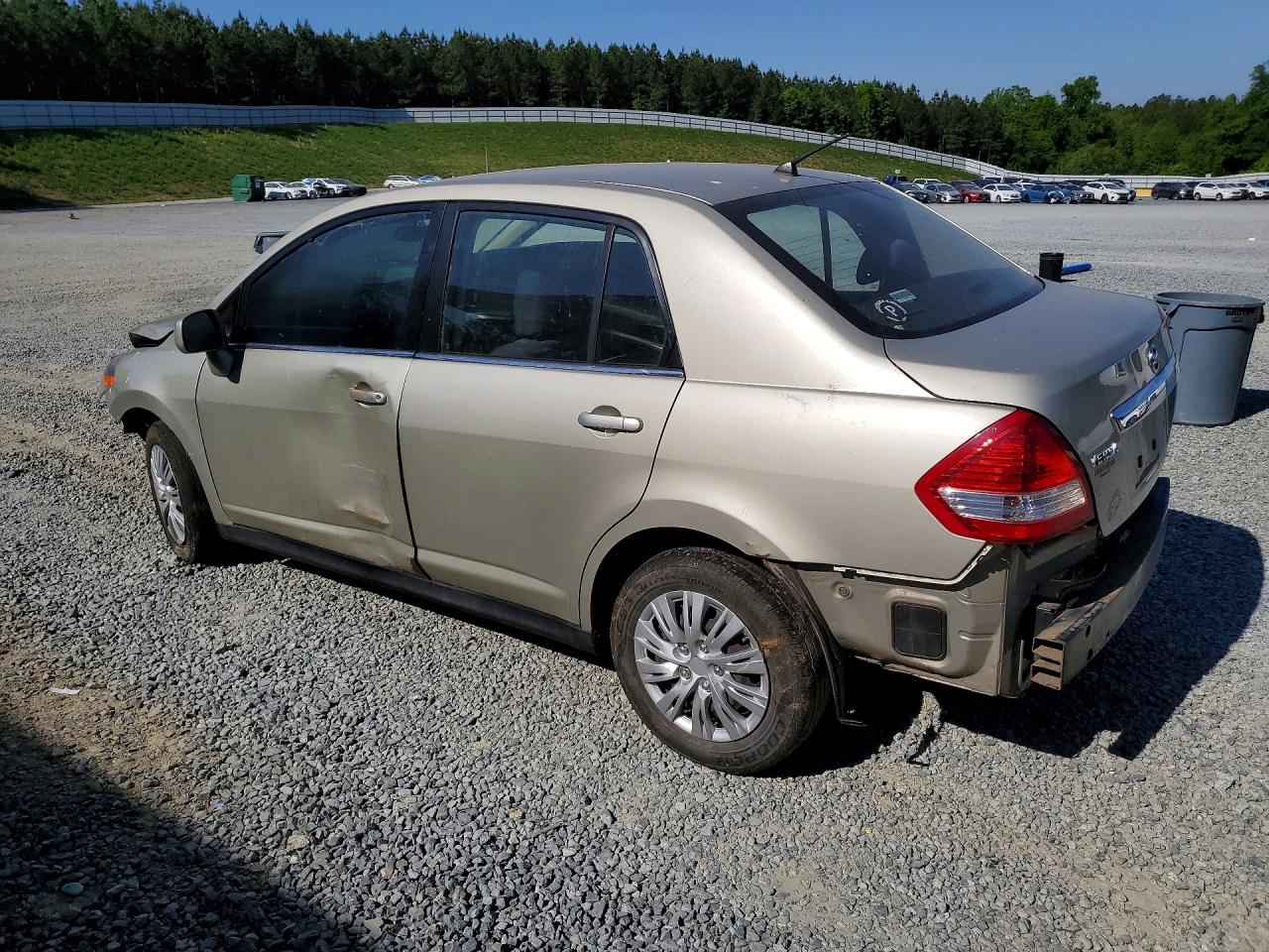 Nissan Versa 1.8 S
