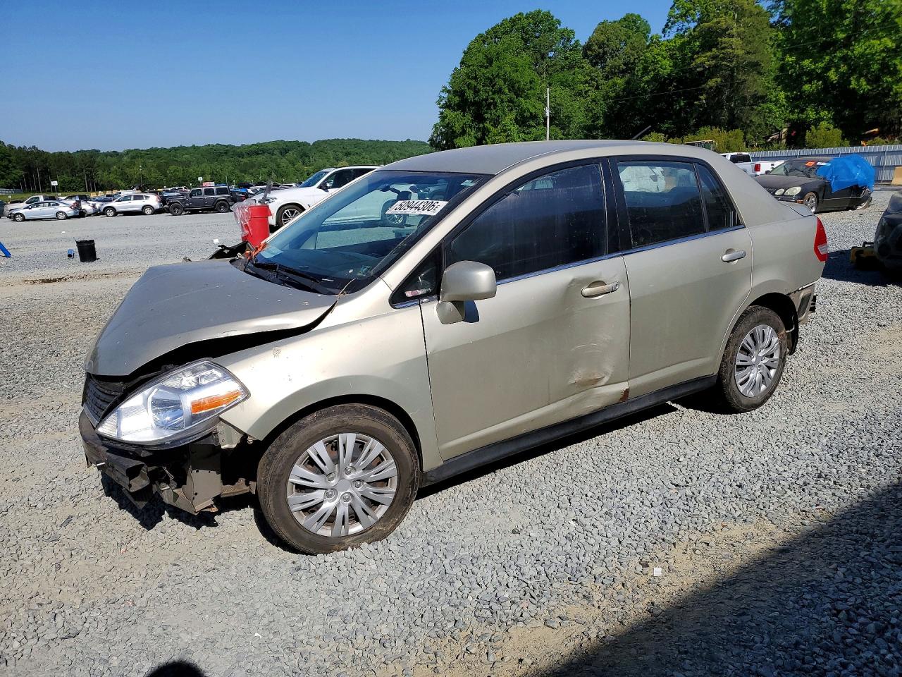 Salvage Nissan Versa Image