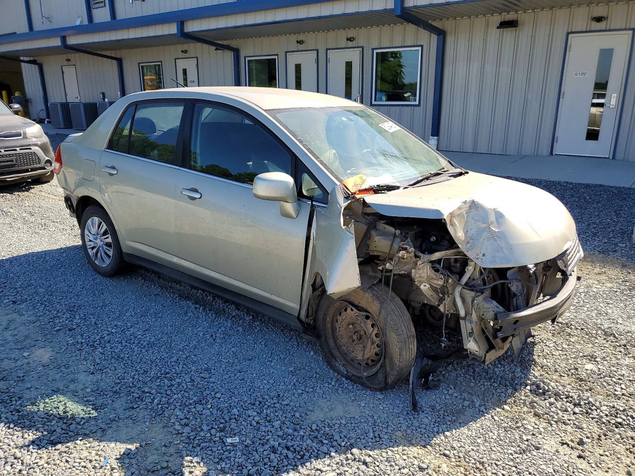 Nissan Versa 1.8 S