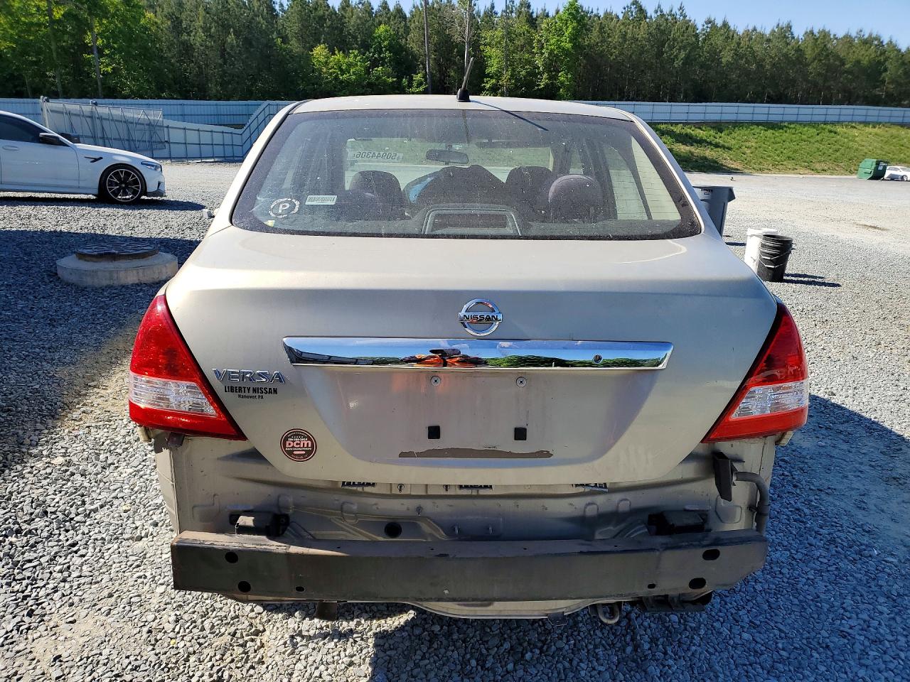 Nissan Versa 1.8 S