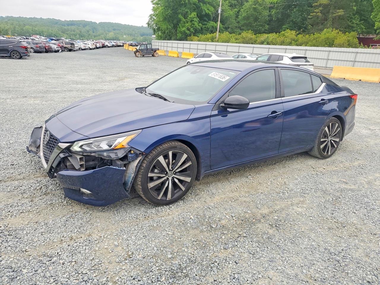 Salvage Nissan Altima Image