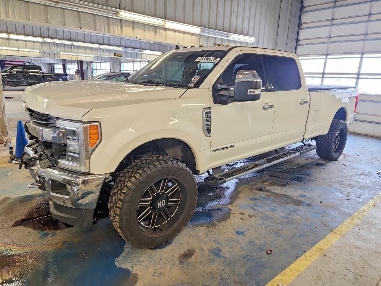 Salvage Ford F-350 Image