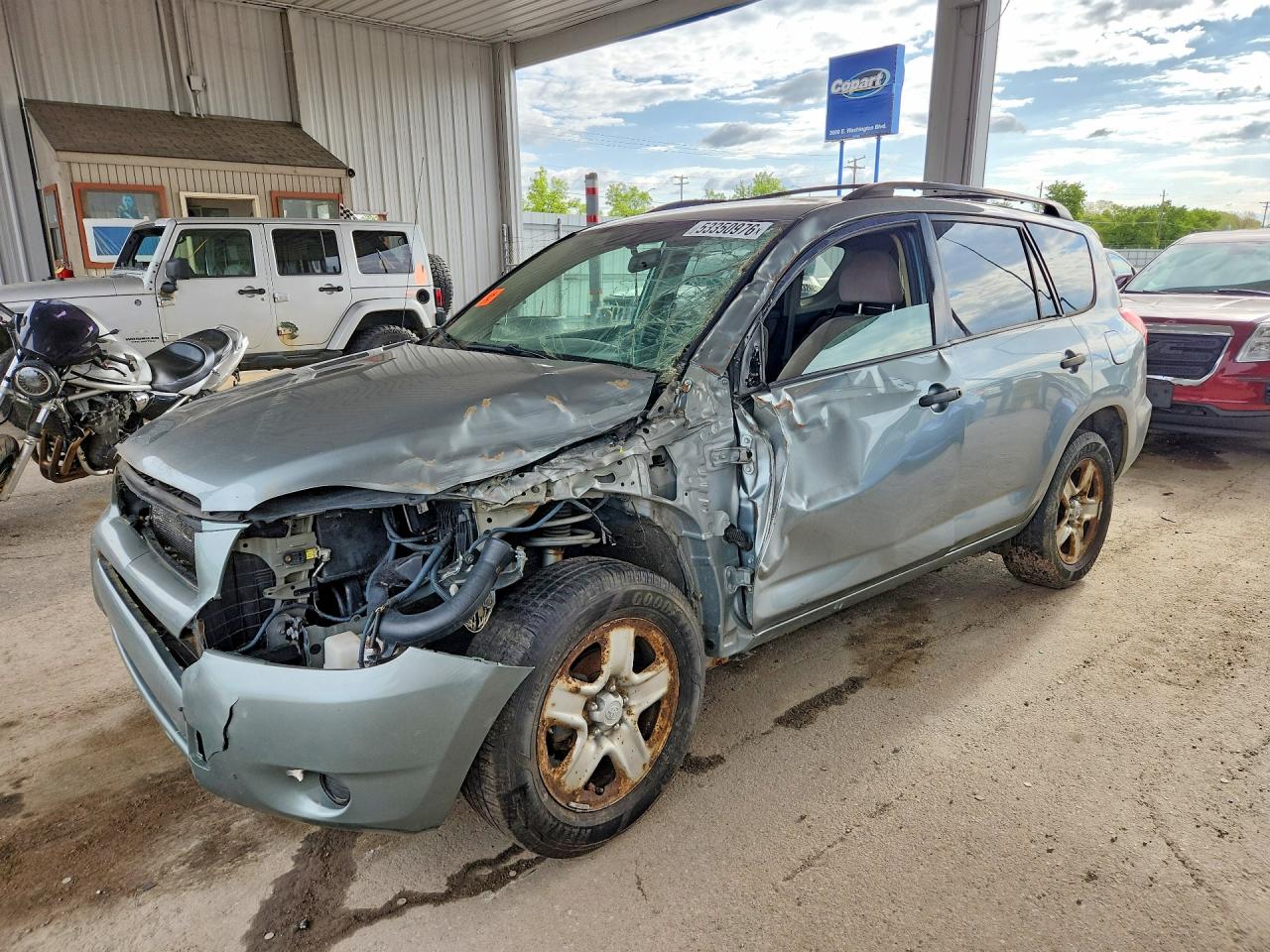Salvage Toyota RAV4 Image