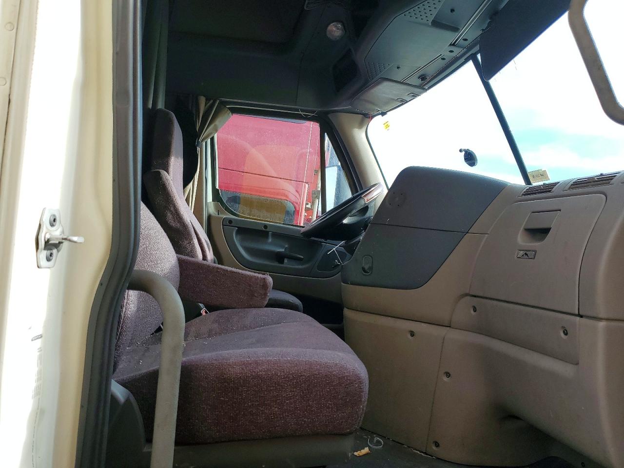 Freigliner Cascadia 125