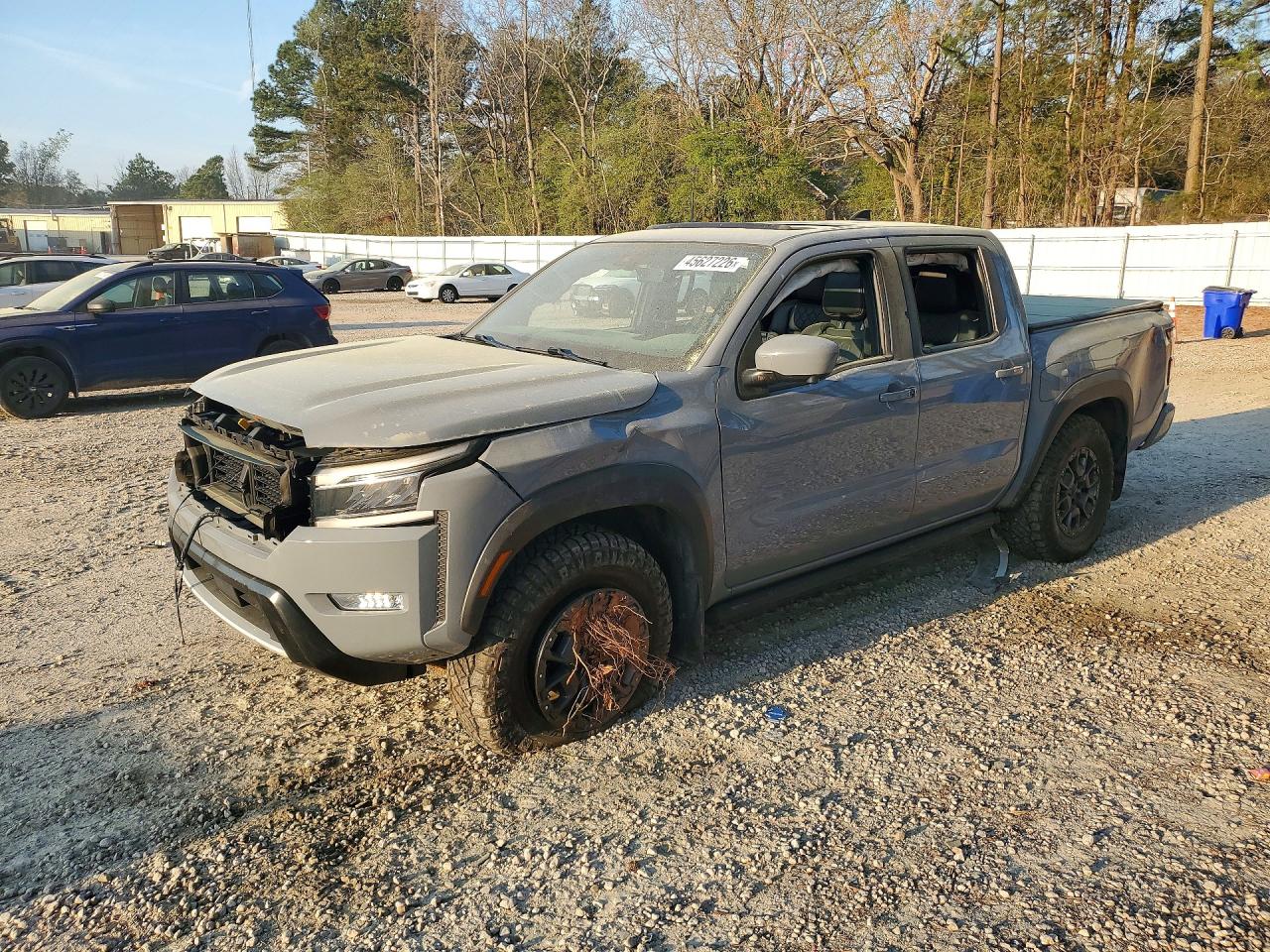 Salvage Nissan Frontier Image