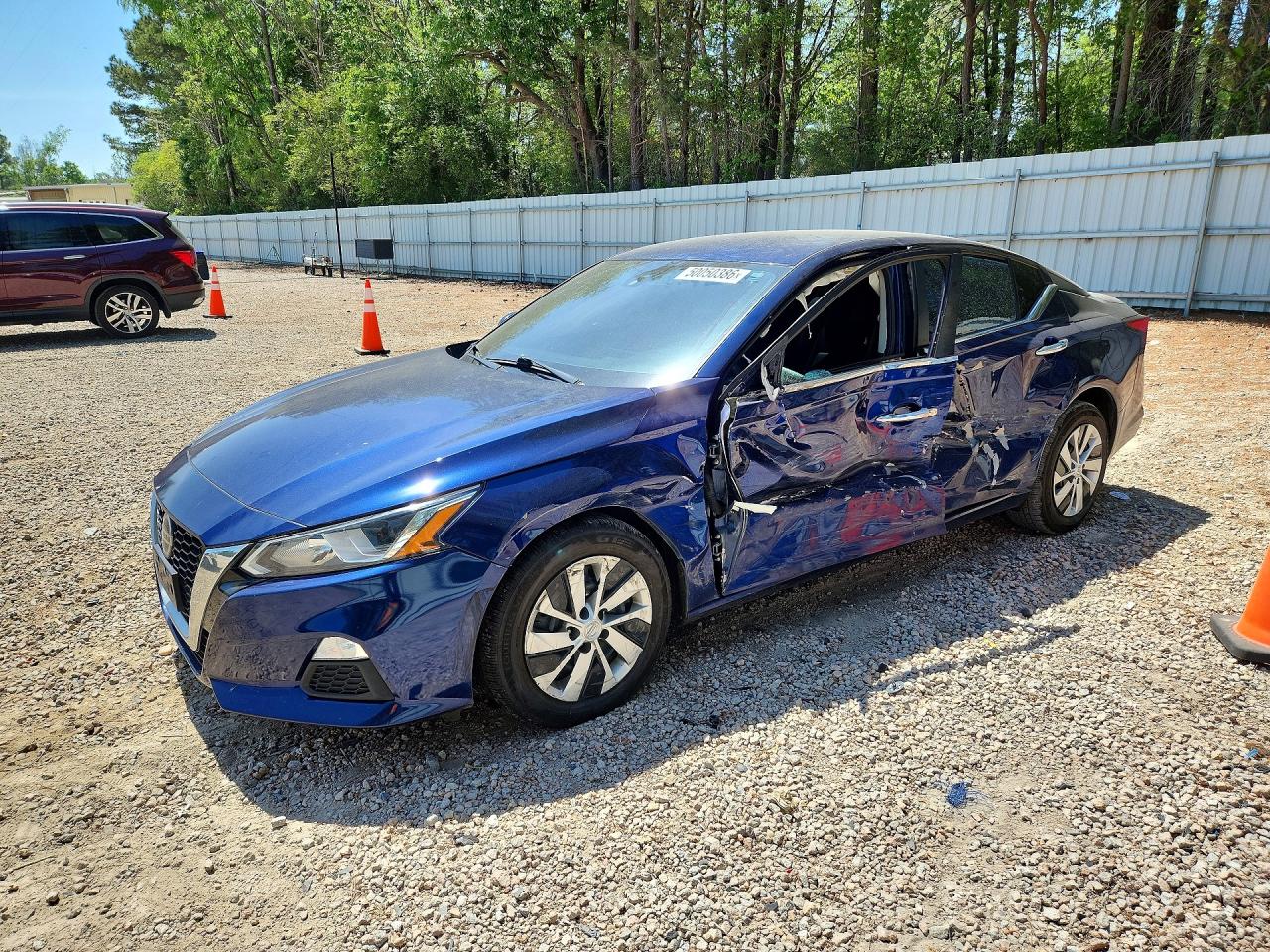 Salvage Nissan Altima Image