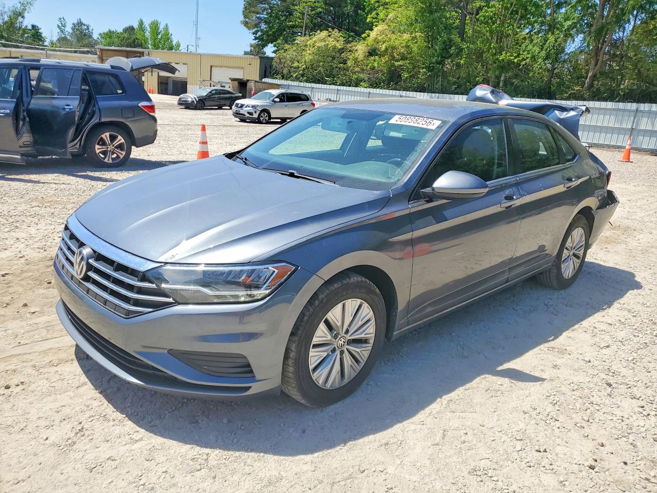 Salvage Volkswagen Jetta Image