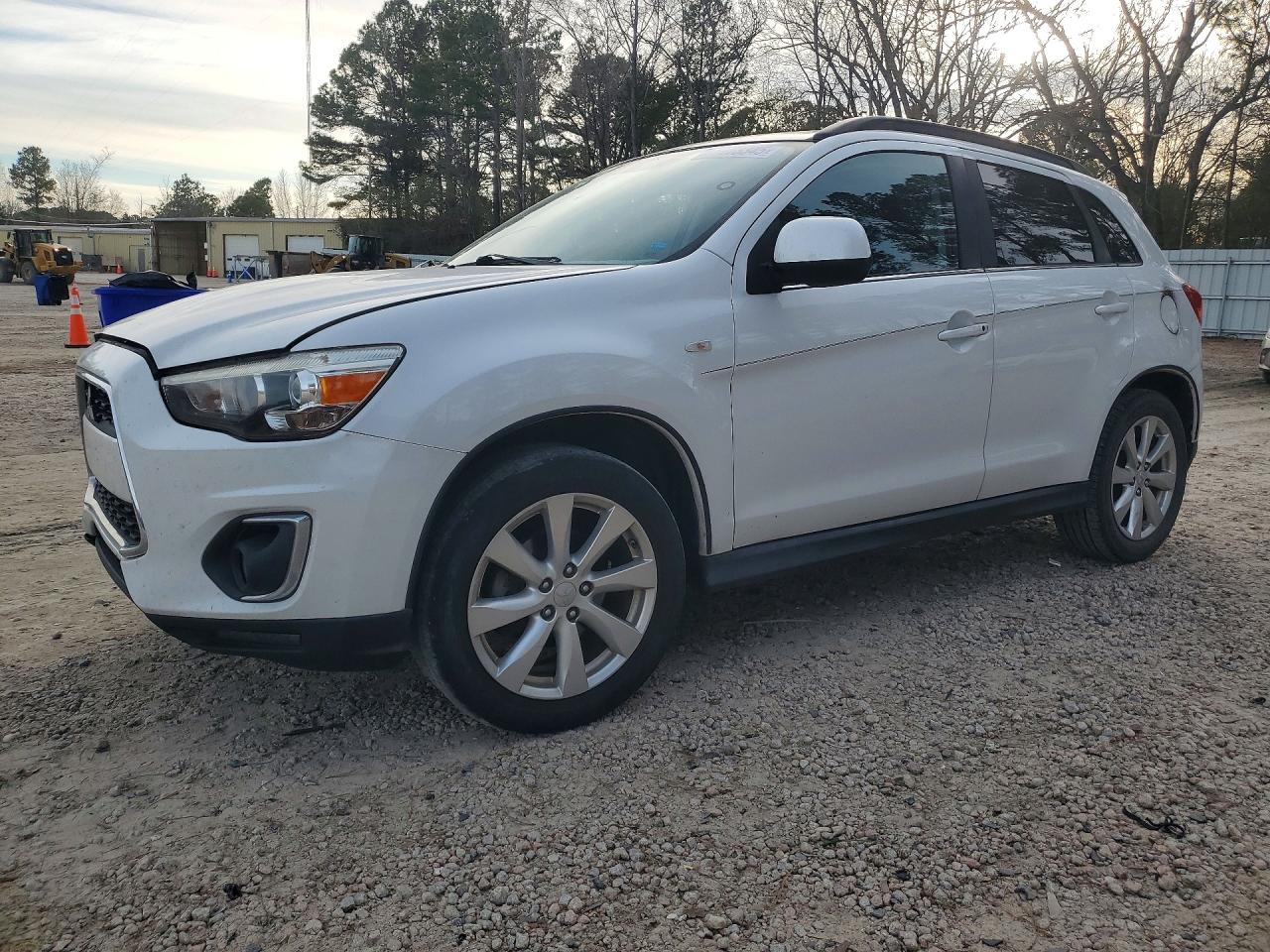 Salvage Mitsubishi Outlander Image