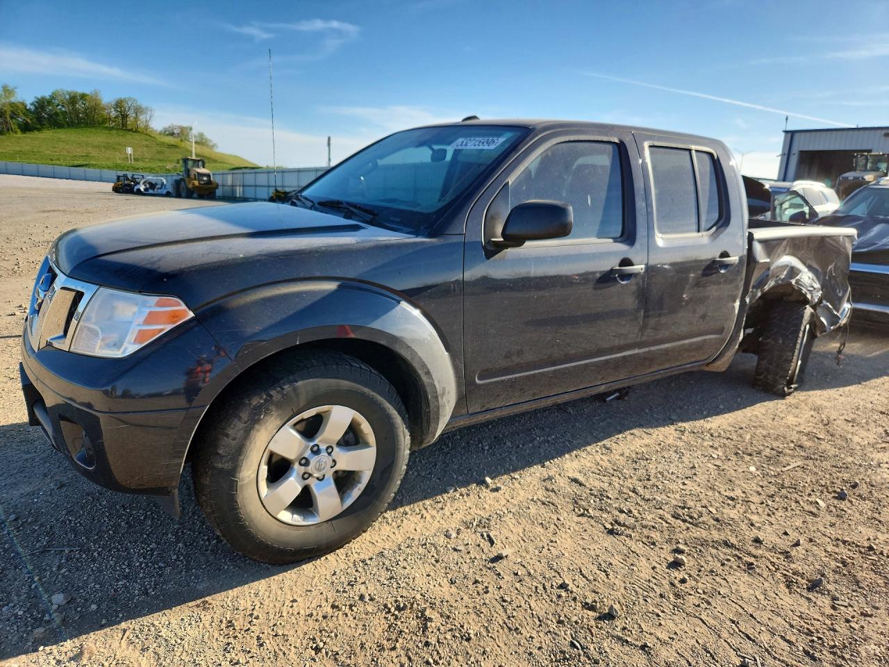 Salvage Nissan Frontier Image