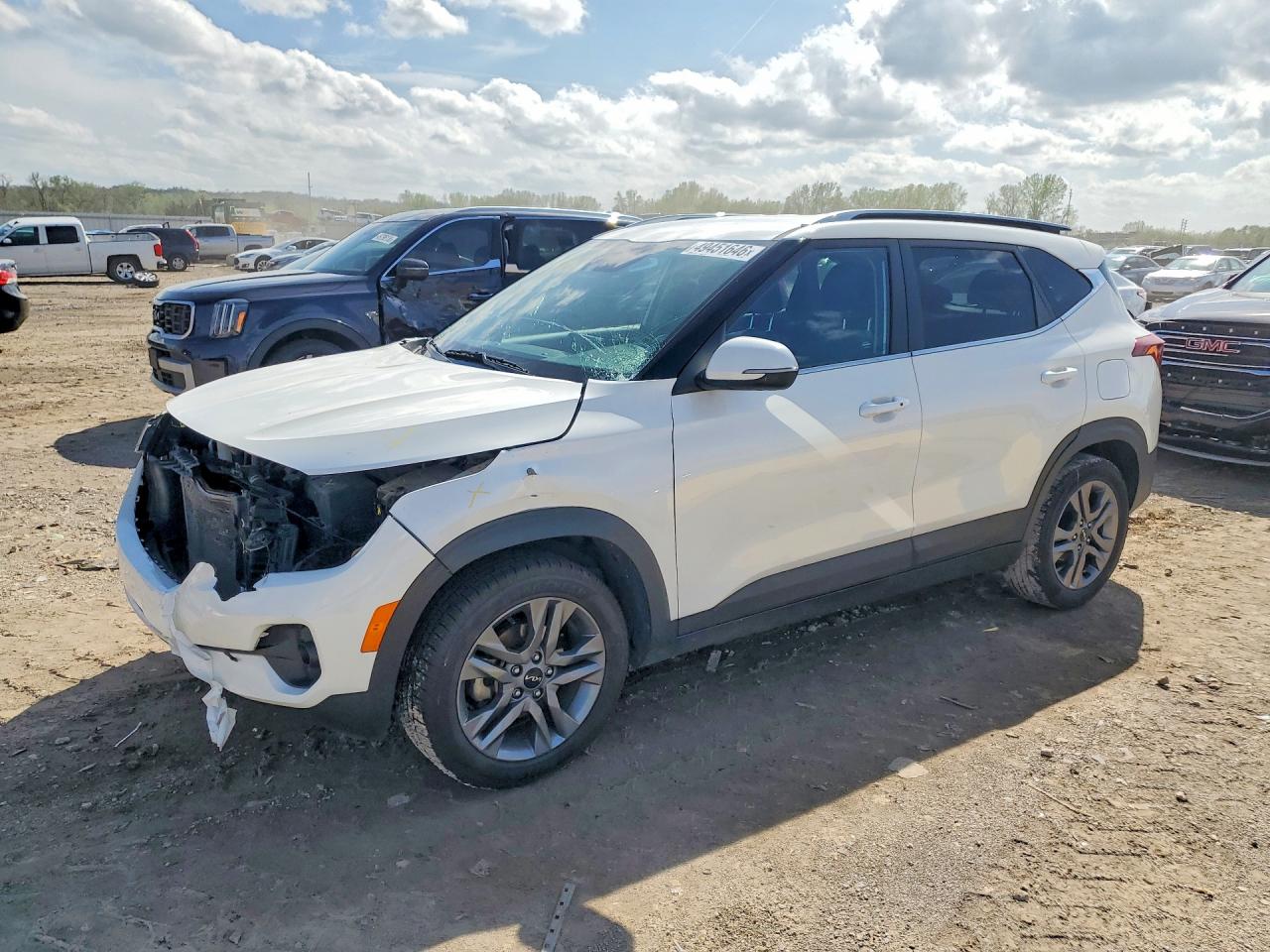 Salvage Kia Seltos Image