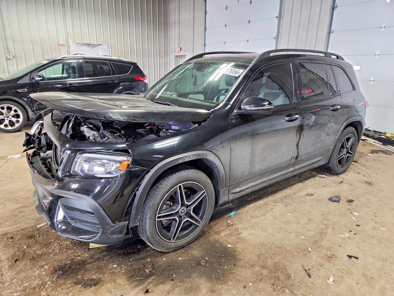 Salvage Mercedes-Benz GLB Image