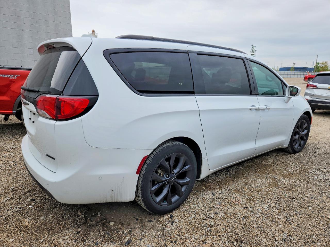 Chrysler Pacifica Limited