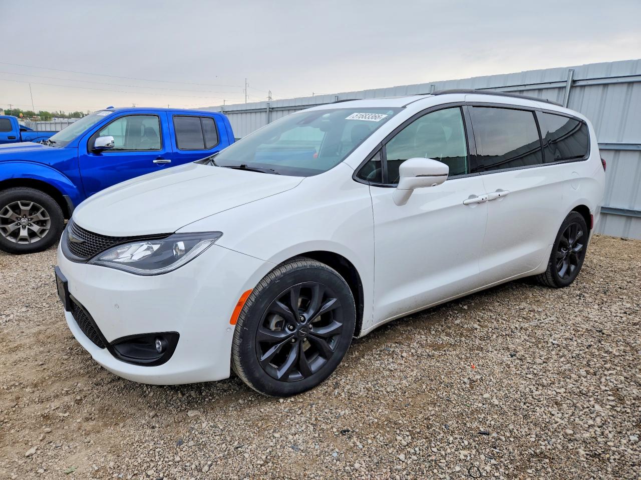 Salvage Chrysler Pacifica Image