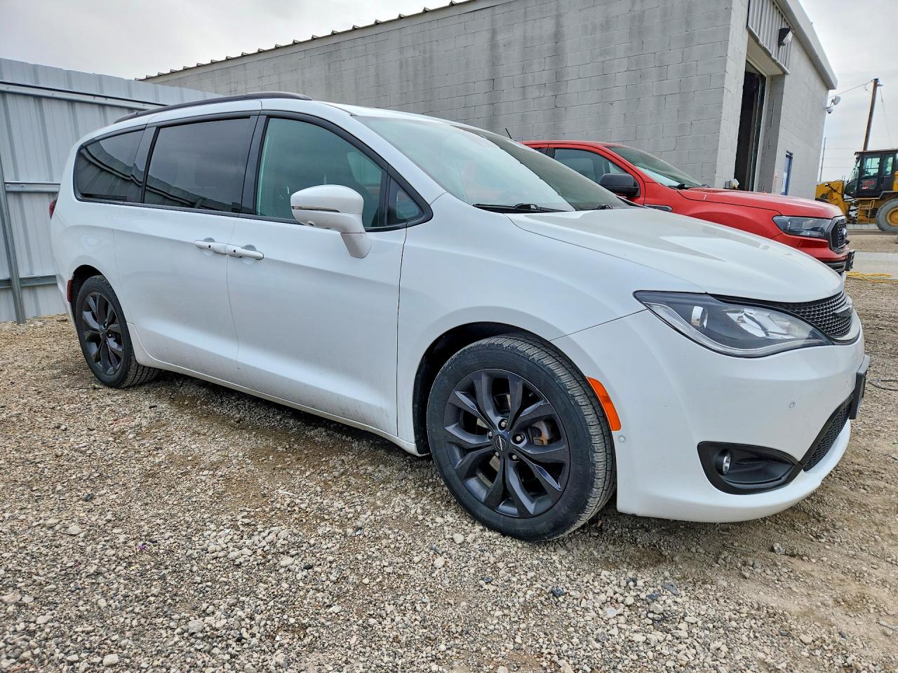 Chrysler Pacifica Limited