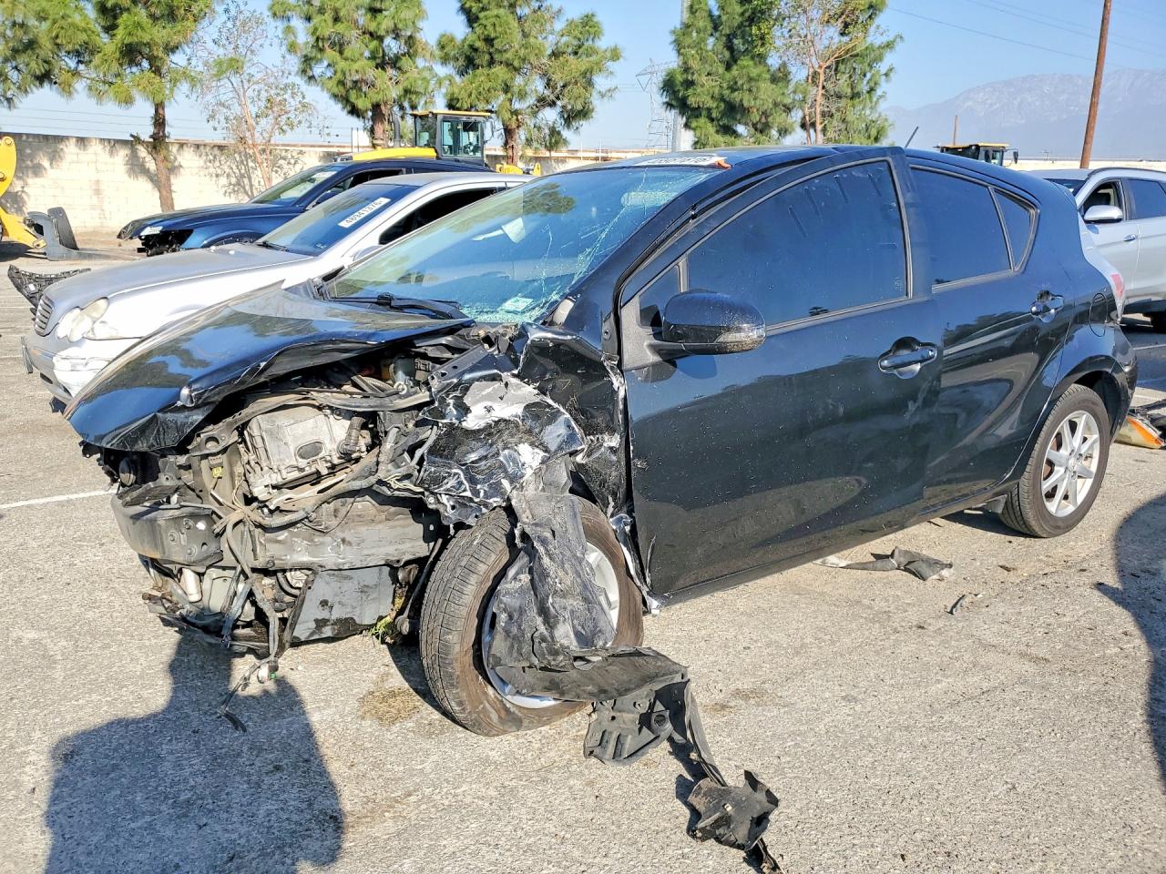 Salvage Toyota Prius Image