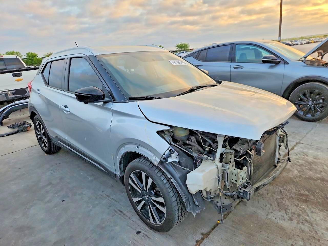 Nissan Kicks Sr