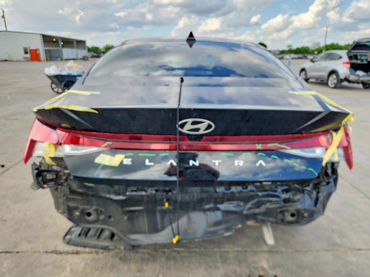 Hyundai ELANTRA Sel
