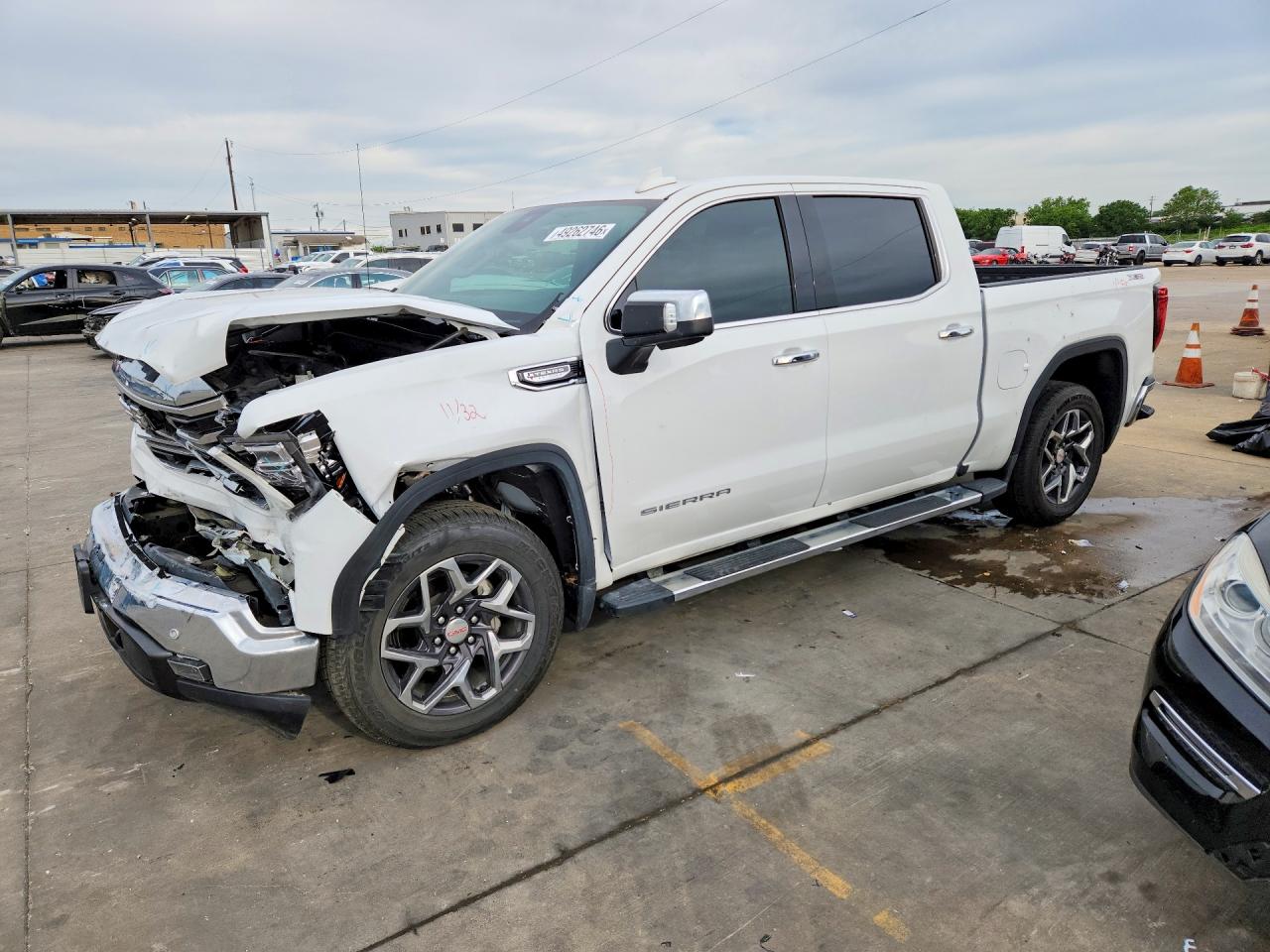 Salvage GMC Sierra Image
