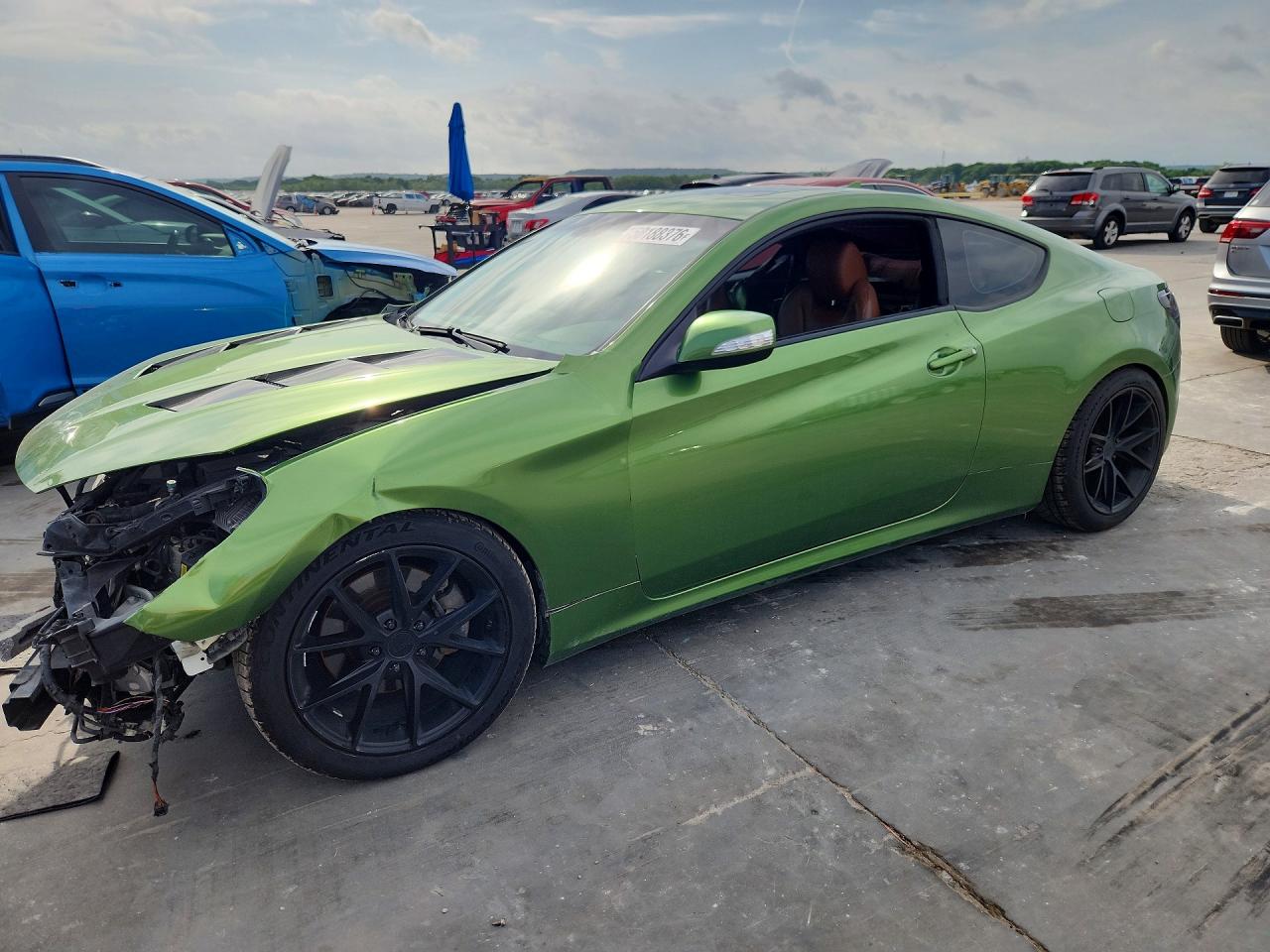 Salvage Hyundai Genesis Image