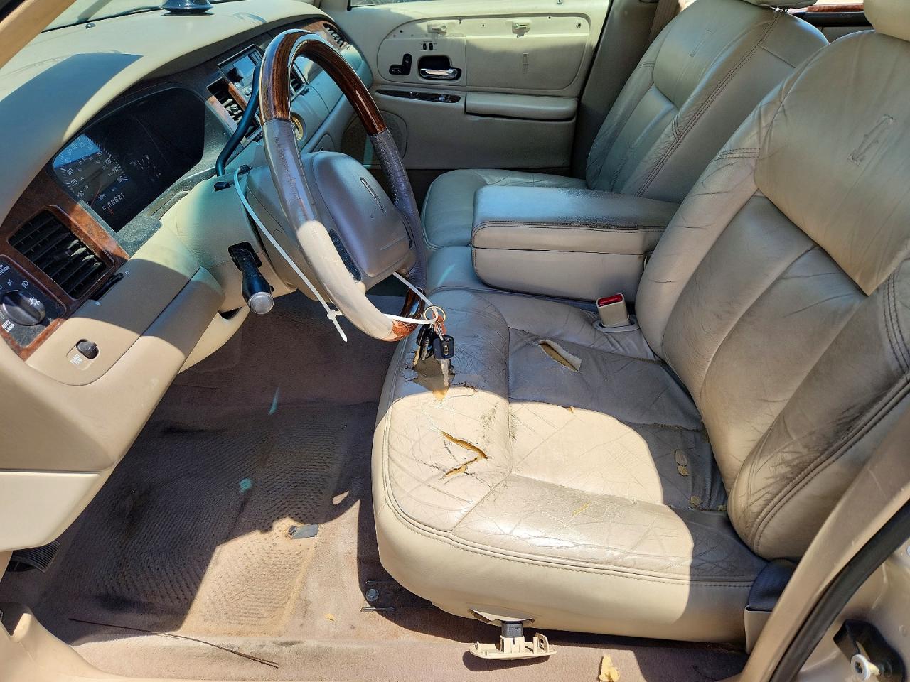 Lincoln Towncar Cartier