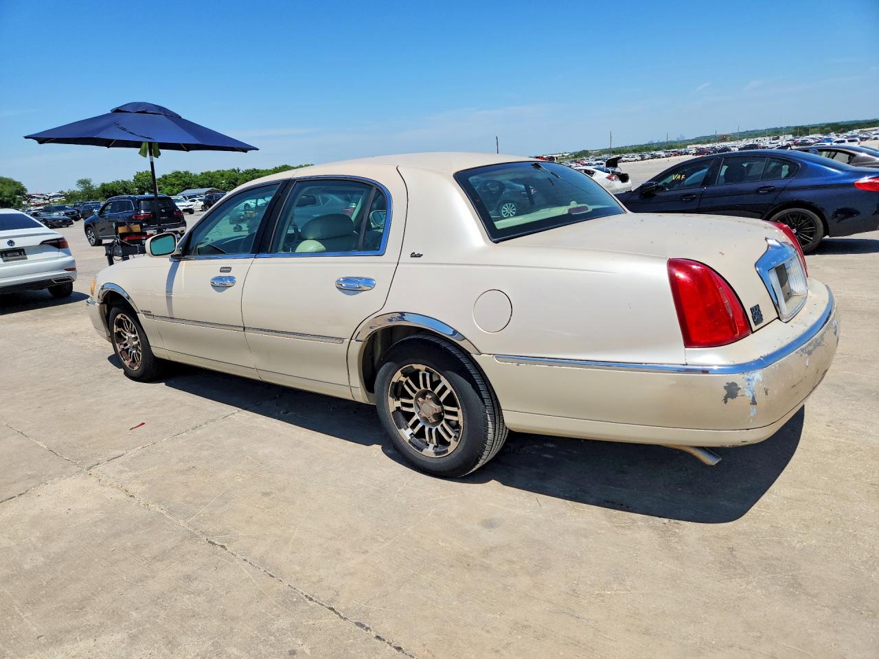 Lincoln Towncar Cartier