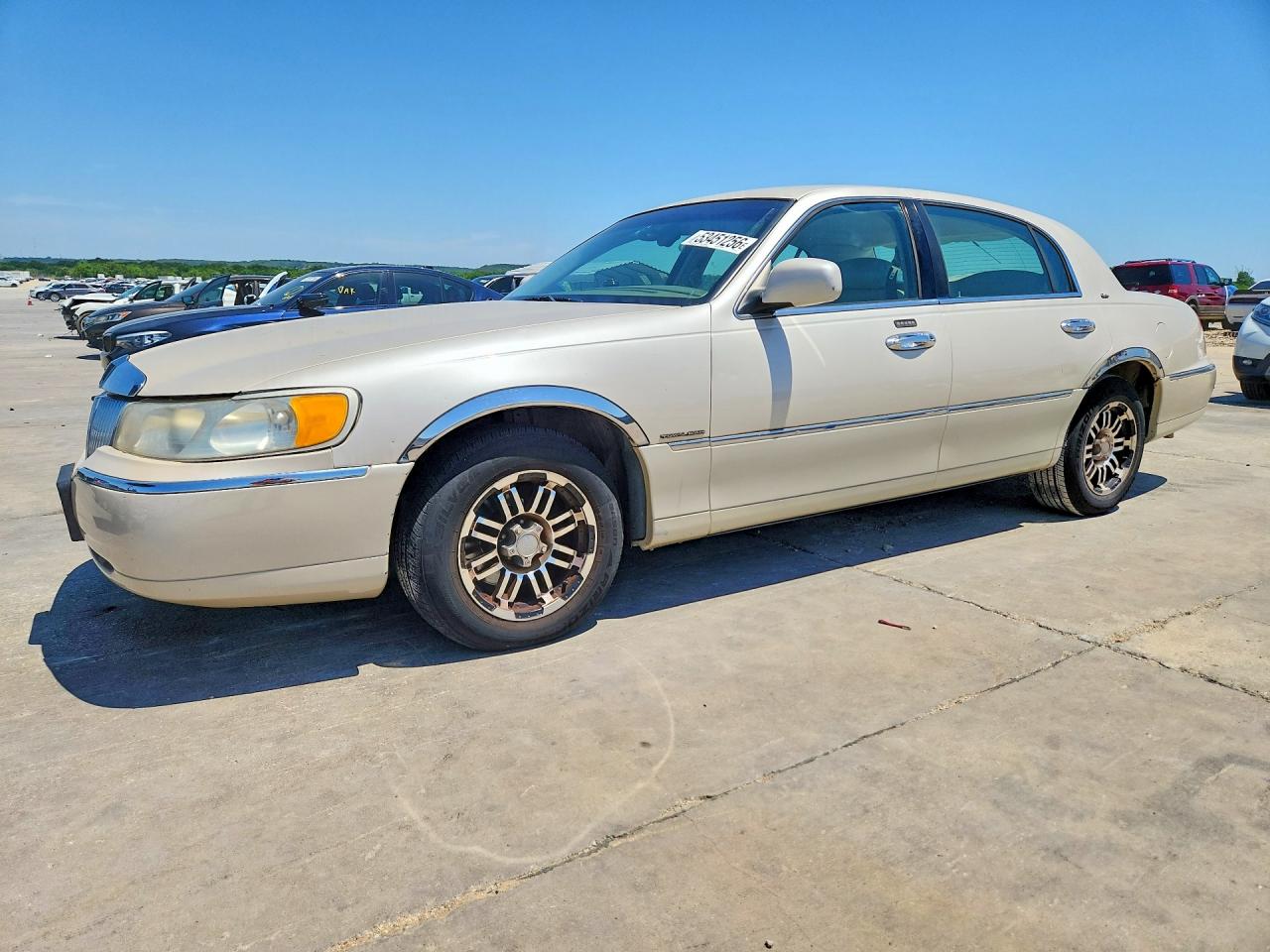 Salvage Lincoln Towncar Image
