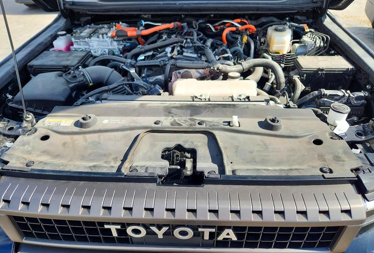 Toyota Land Cruis Base