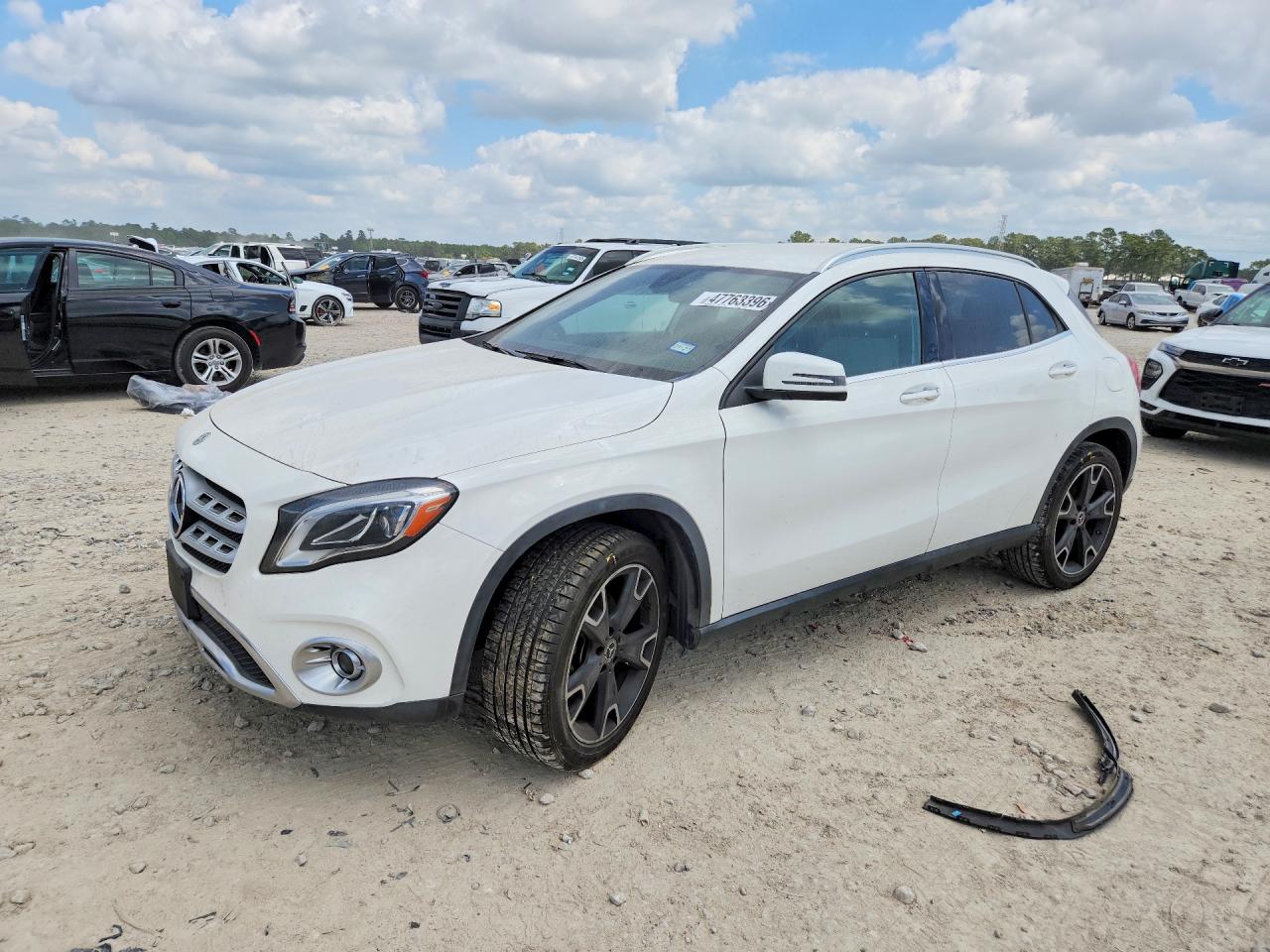 Salvage Mercedes-Benz GLA Image