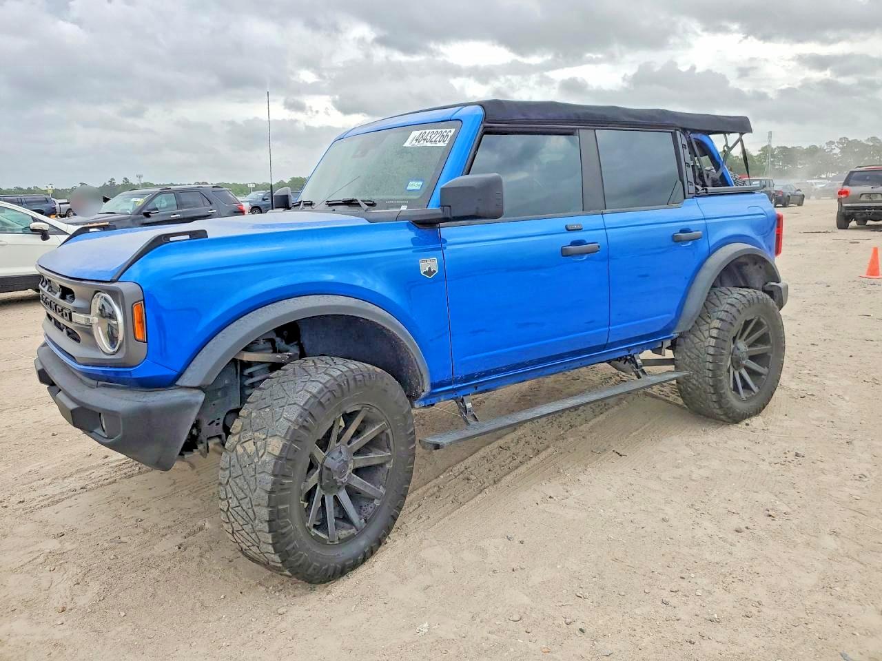 Salvage Ford Bronco Image