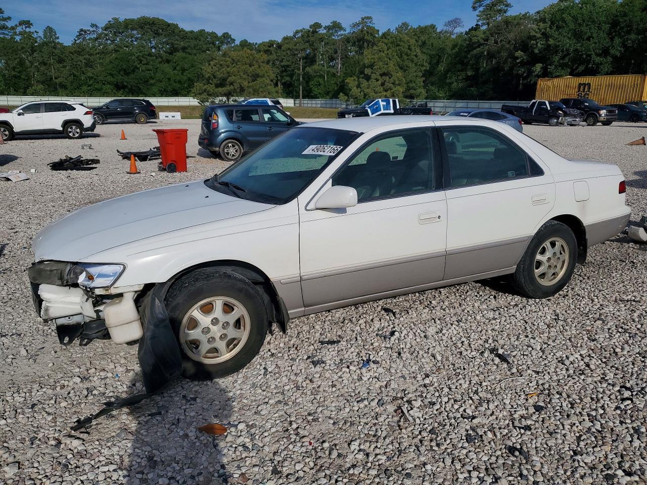 Salvage Toyota Camry Image