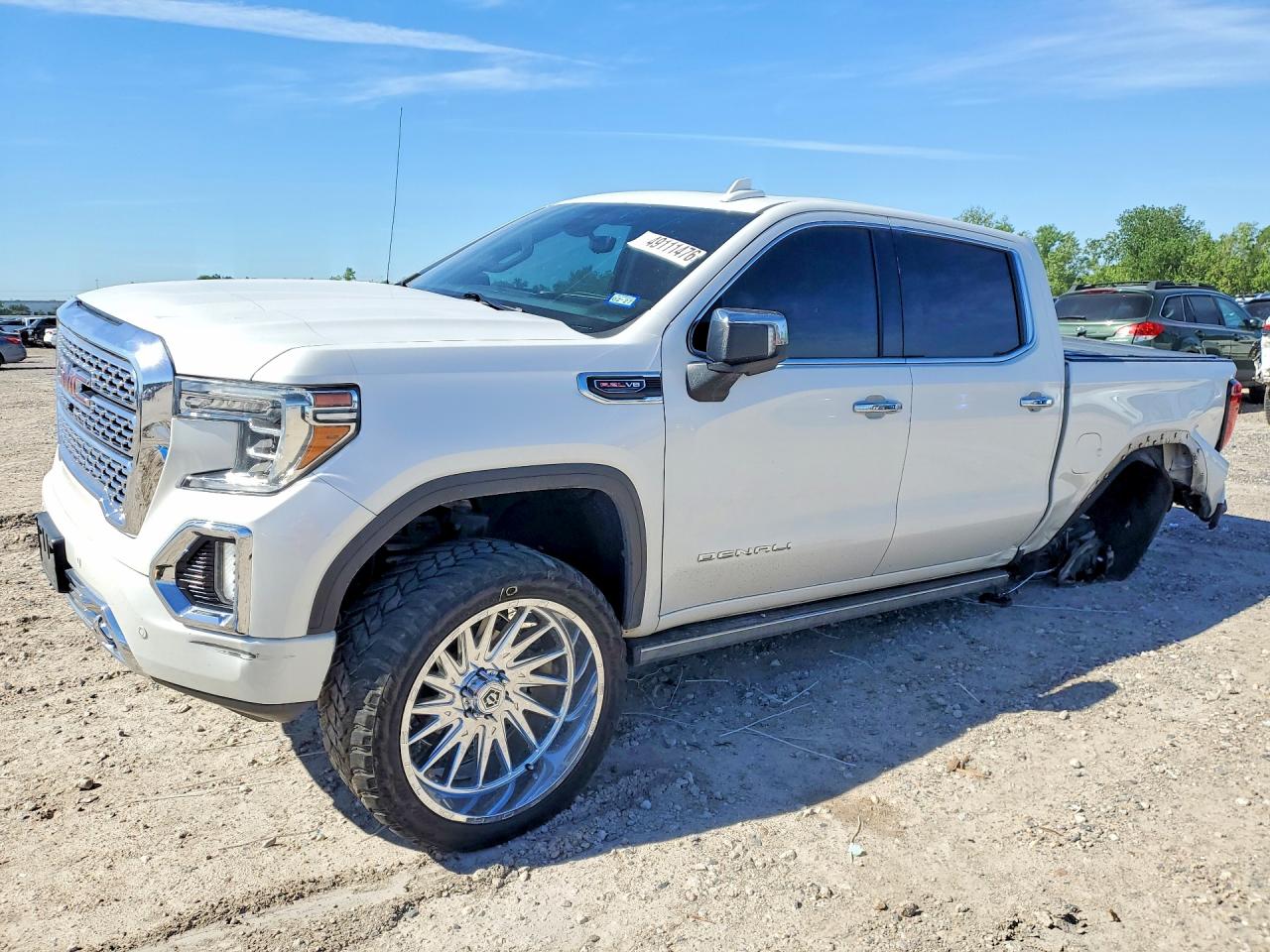 Salvage GMC Sierra Image