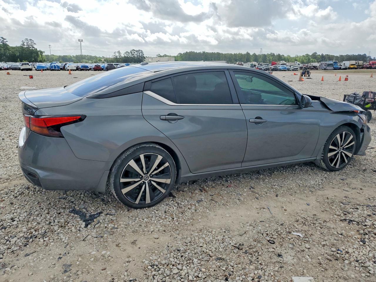 Nissan Altima Sr