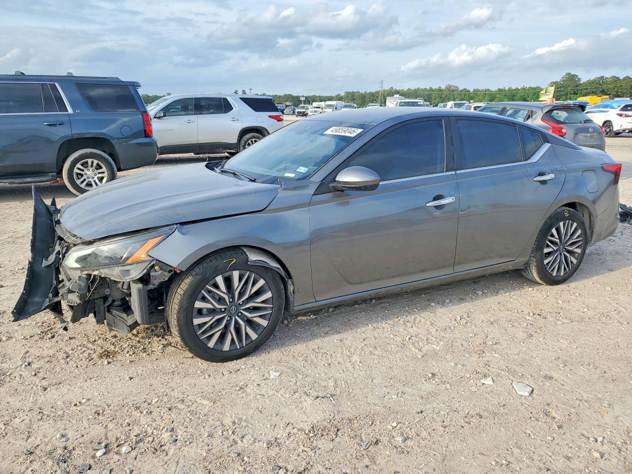Salvage Nissan Altima Image