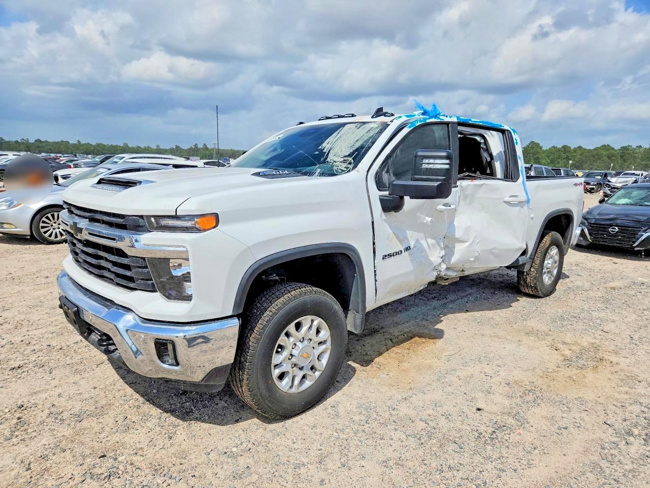 Salvage Chevrolet Silverado Image