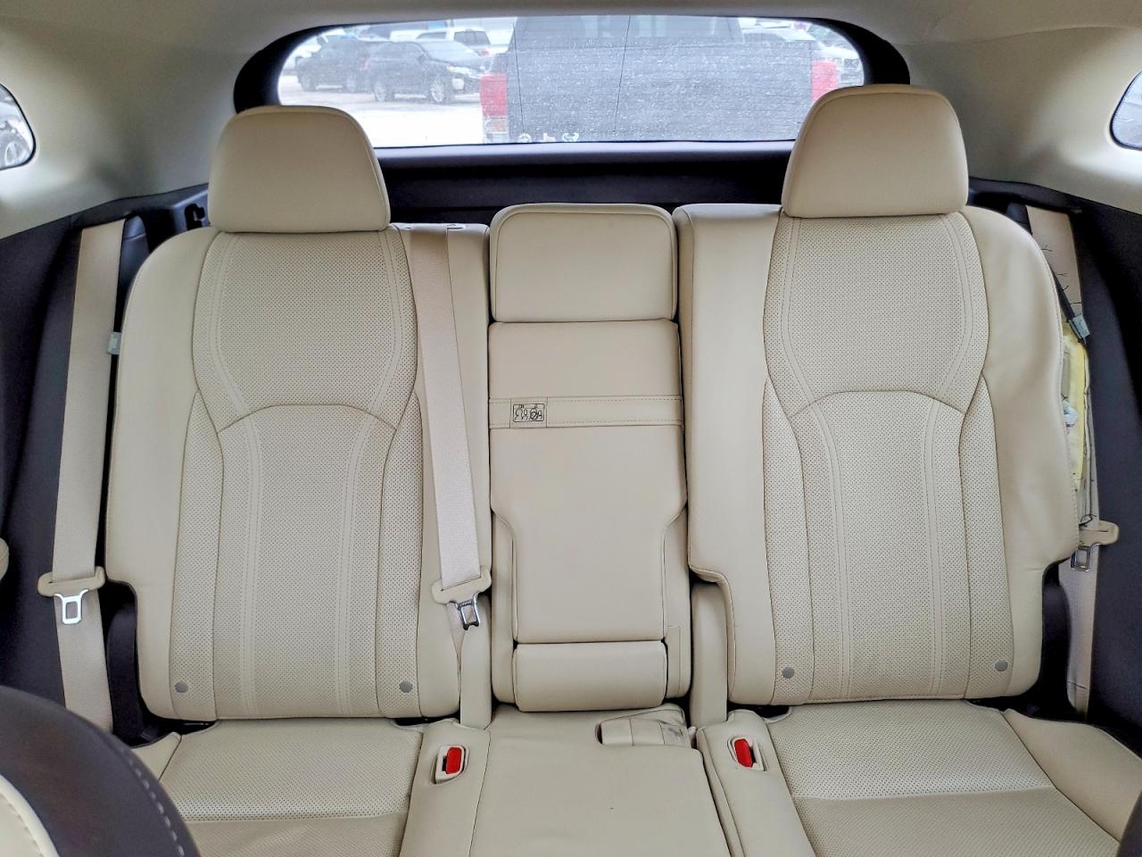 Lexus RX Base