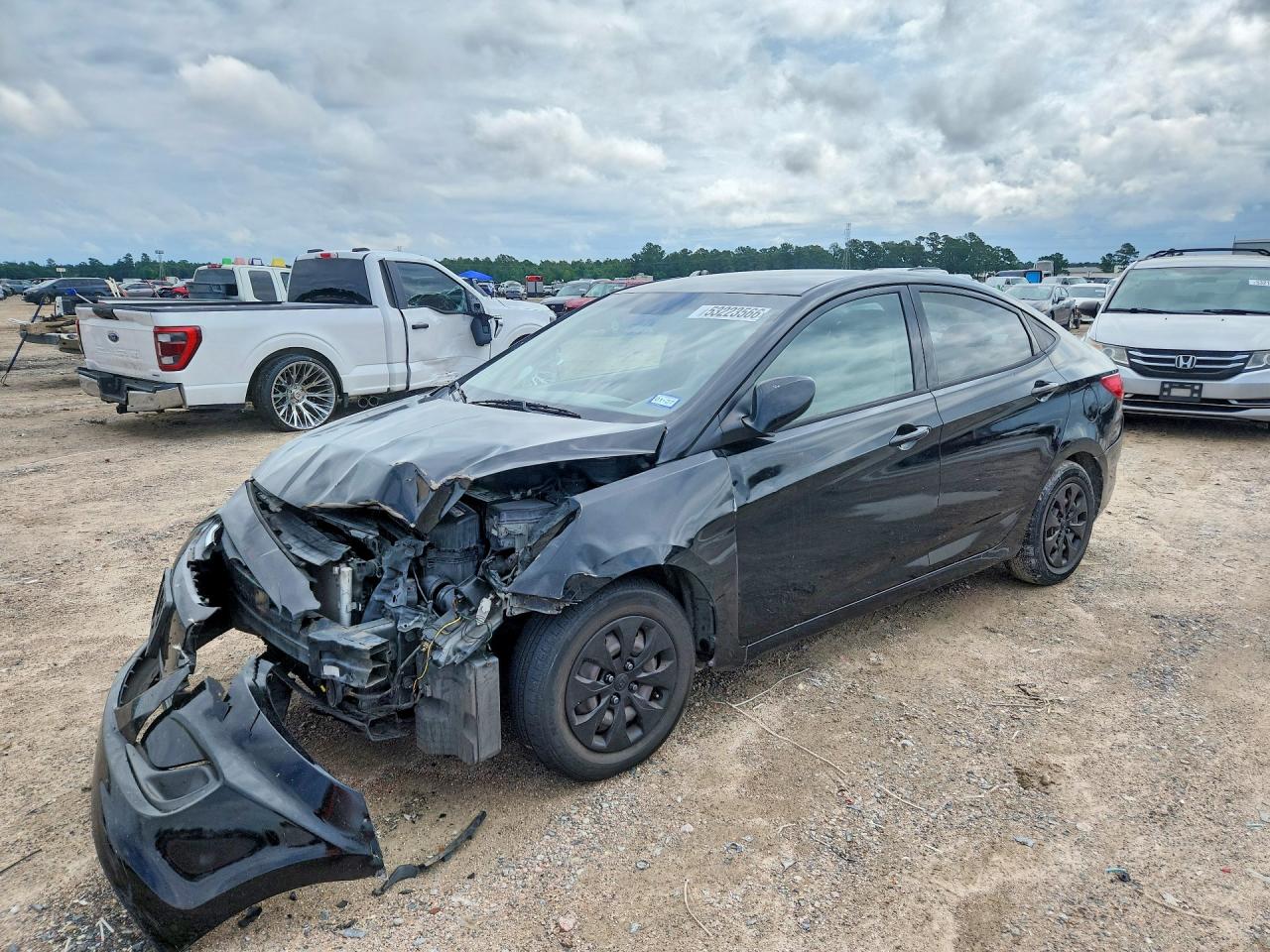 Salvage Hyundai ACCENT Image