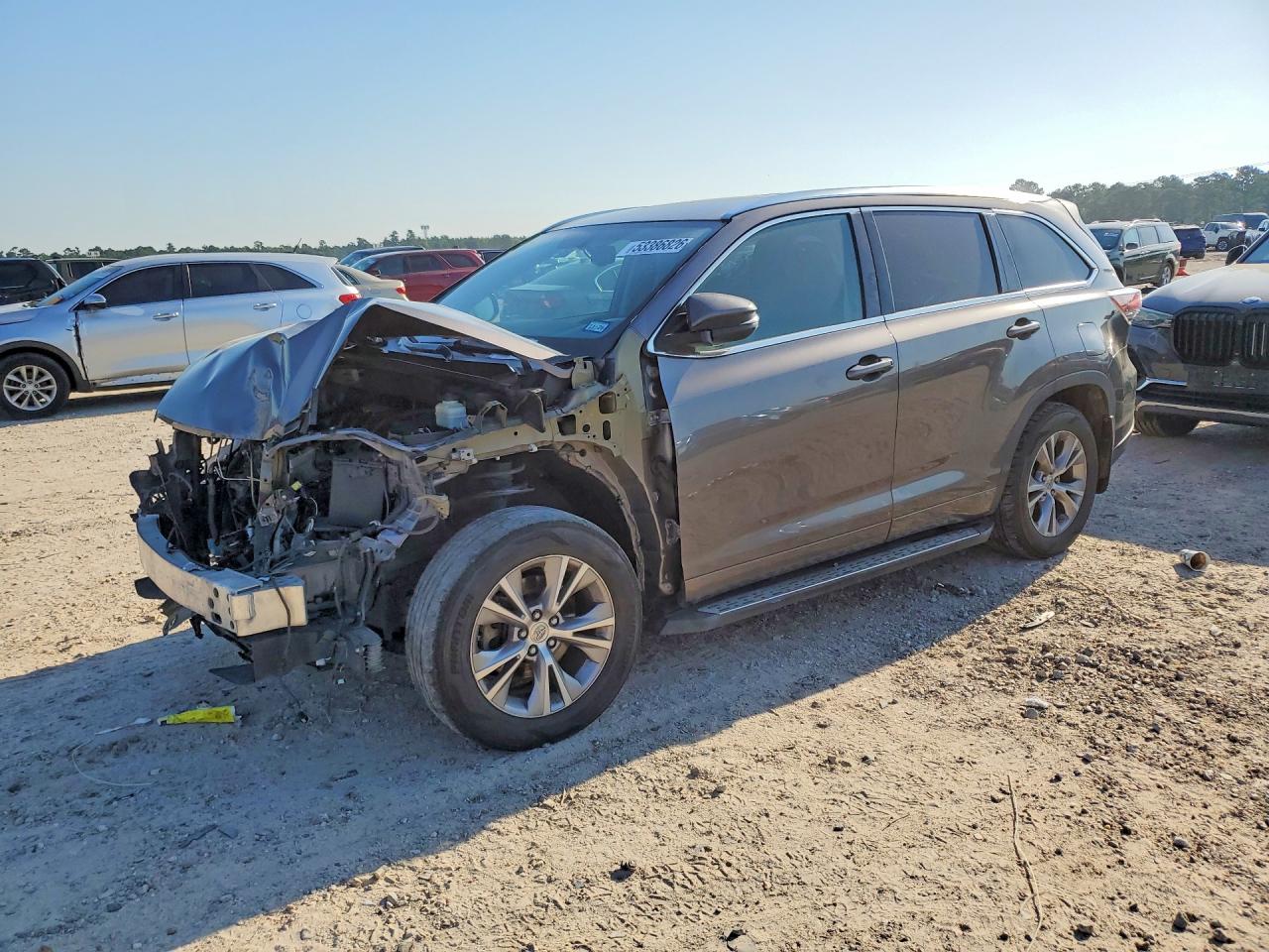 Salvage Toyota Highlander Image